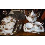 A COLLECTION OF ROYAL ALBERT 'OLD COUNTRY ROSES' TEAWARE to include a teapot and cake stand