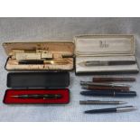 A COLLECTION OF VINTAGE PENS including a Conway Stewart 'Dandy' No. 800m, Parker and other items