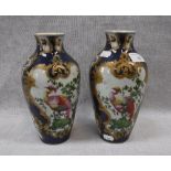 A PAIR OF 18TH CENTURY WORCESTER PORCELAIN VASES decorated with exotic birds within cartouches on