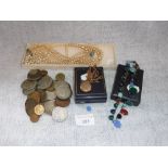 A COLLECTION OF JEWELLERY AND COINS including a gold chain