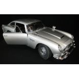EAGLEMOSS: A JAMES BOND 1:8 SACLE MODEL ASTON MARTIN DB5 from the film 'Goldfinger' This large scale