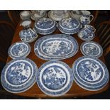 A WEDGWOOD WILLOW PATTERN DINNER SERVICE