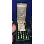 A CASED SET OF FOUR SPODE COPELAND BUTTER DISHES AND KNIVES