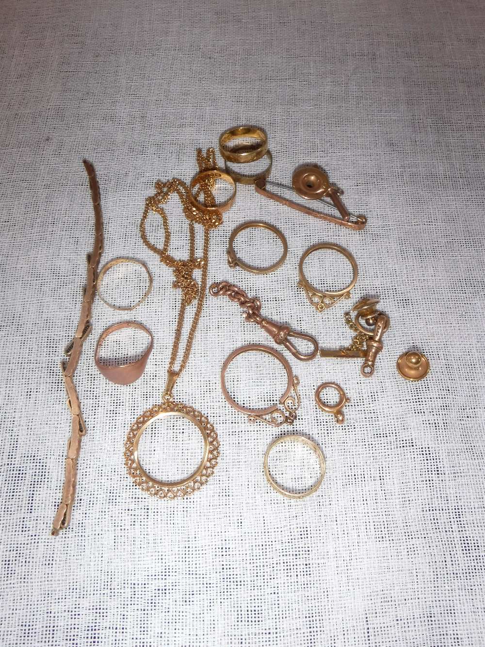 A COLLECTION OF SCRAP GOLD ITEMS including Sovereign pendant mounts