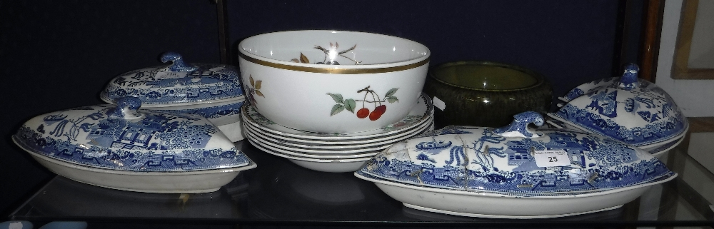 A VICTORIAN BLUE AND WHITE WILLOW PATTERN SUPPER SET and other ceramics