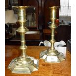 A PAIR OF 18TH CENTURY BRASS CANDLESTICKS