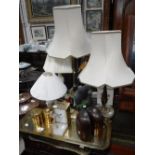 A COLLECTION OF TABLE LAMPS, brass trays and sundries