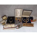 A COLLECTION OF JEWELLERY AND CUFFLINKS