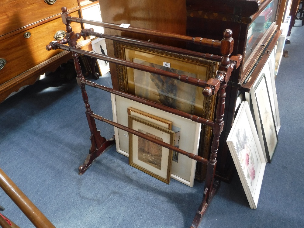 A VICTORIAN STYLE MAHOGANY TOWEL RAIL