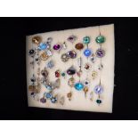 A LARGE COLLECTION OF VINTAGE COSTUME JEWELLERY GEM-SET RINGS