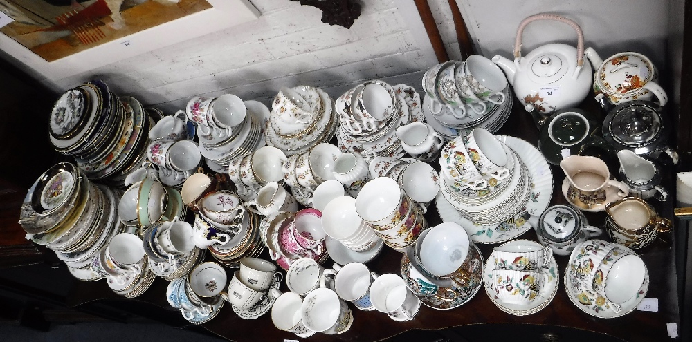 A LARGE QUANTITY OF TEAWARE and similar ceramics