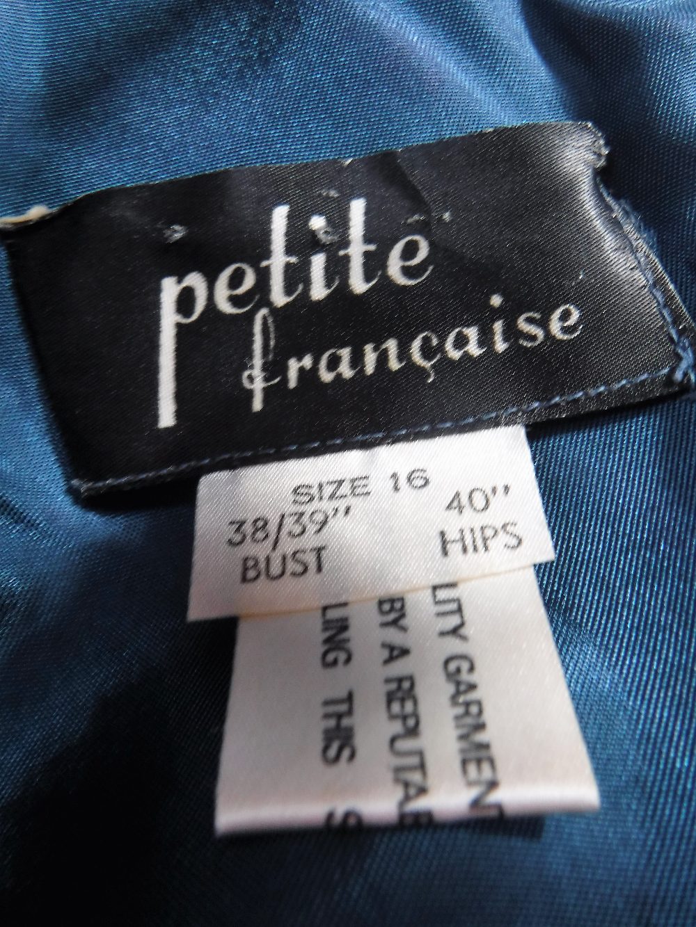 PETIT FRANCAISE; A LADIES VINTAGE 'TEAL' COLOURED DRESS: with matching 3/4 sleeved coat, circa - Image 4 of 4