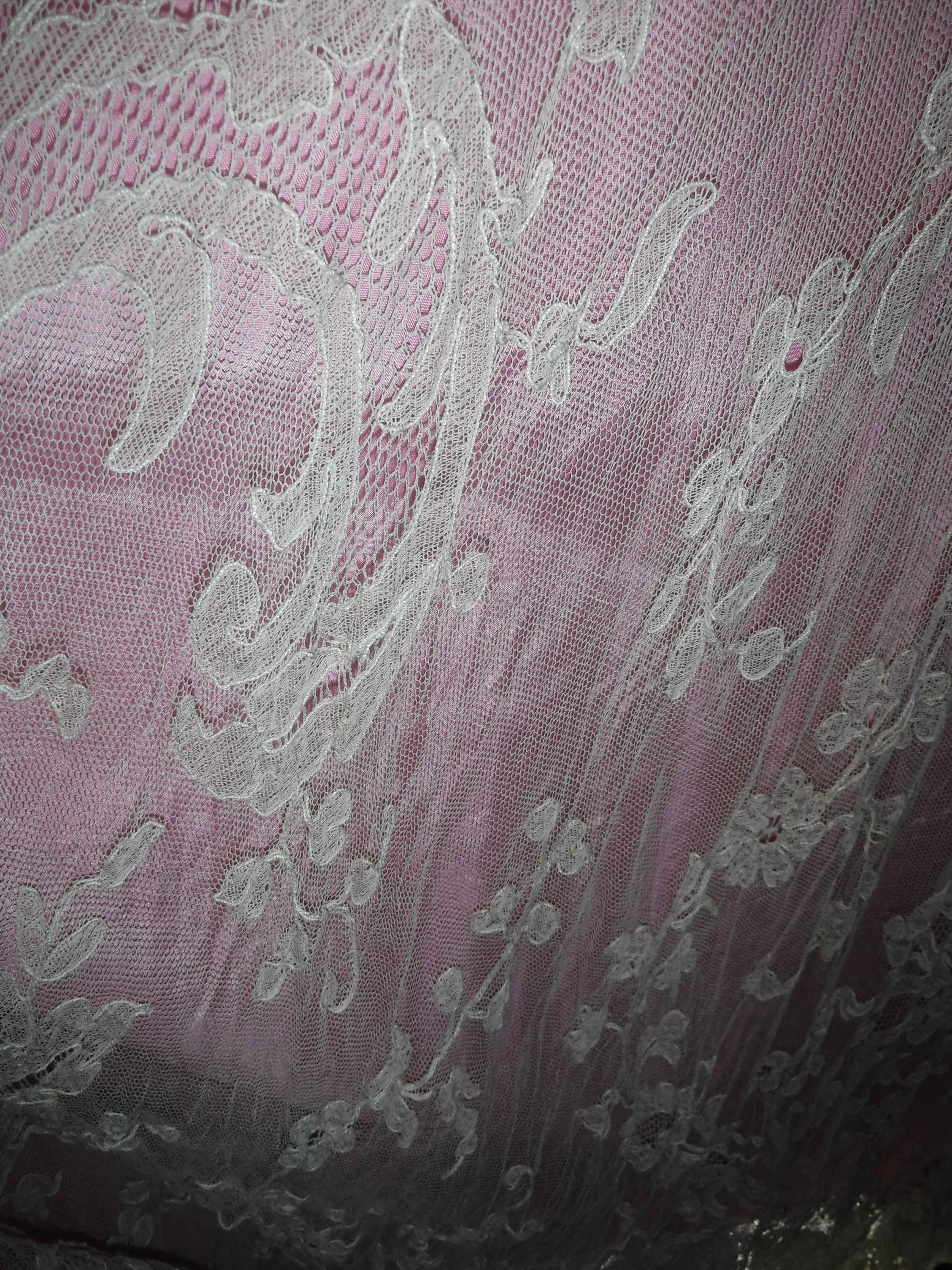 A VINTAGE EDWARDIAN STYLE NOTTINGHAM LACE DRESS, over a pink under slip - Image 4 of 4