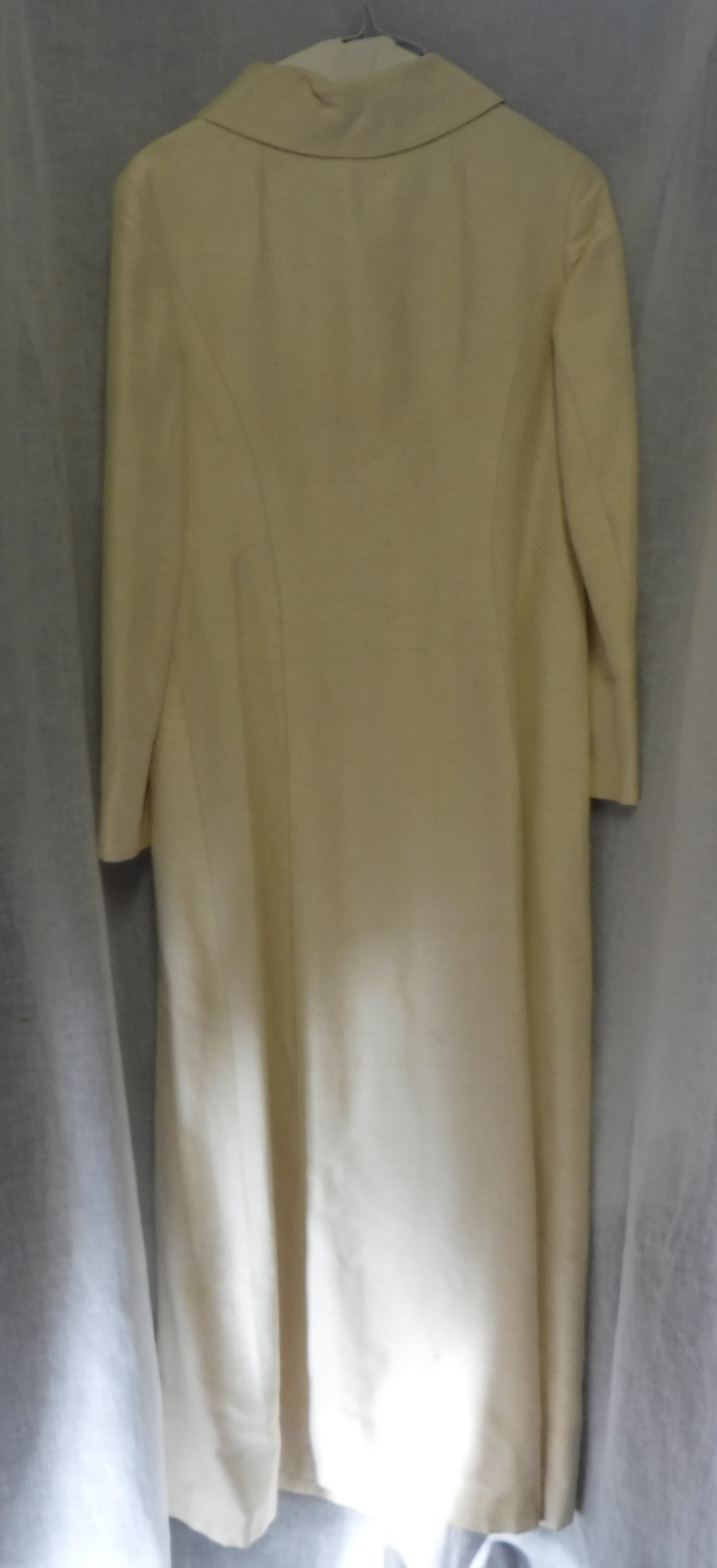 'WORTH BOUTIQUE': A CHAMPAGNE COLOURED RAW SILK LONG EVENING COAT - Image 2 of 3