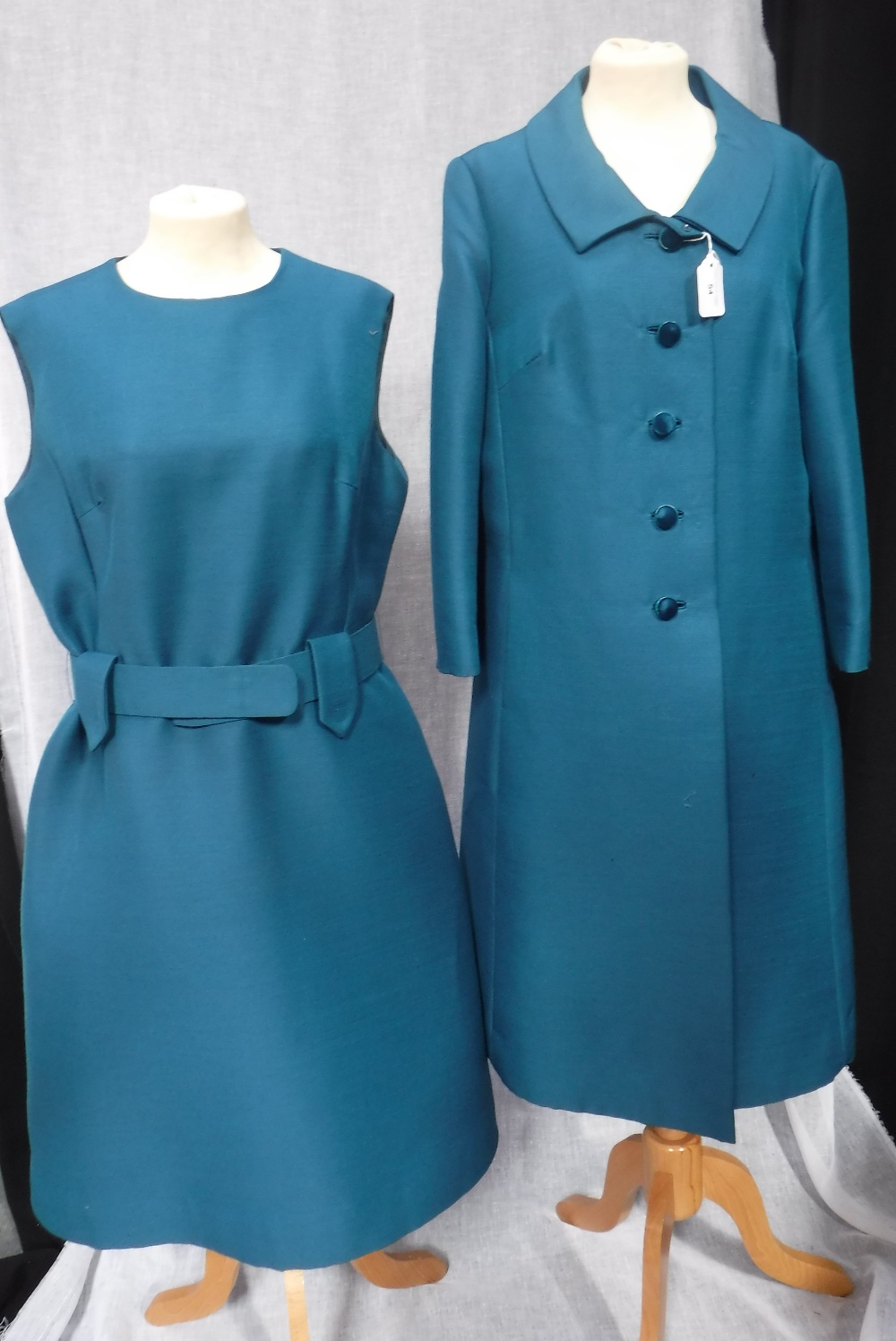 PETIT FRANCAISE; A LADIES VINTAGE 'TEAL' COLOURED DRESS: with matching 3/4 sleeved coat, circa