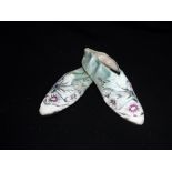 A PAIR OF VINTAGE SATIN SLIPPERS embroidered with Oriental birds of prey and flowers