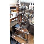 A SMALL 19TH CENTURY SPINNING WHEEL