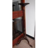 AN EDWARDIAN MAHOGANY TORCHERE 41.5" high