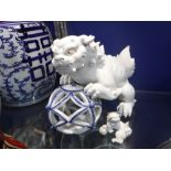 A CHINESE PORCELAIN DOG OF FO