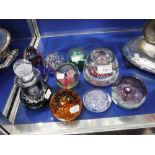 A SMALL COLLECTION OF PAPERWEIGHTS including a Caithness Fountain weight and others