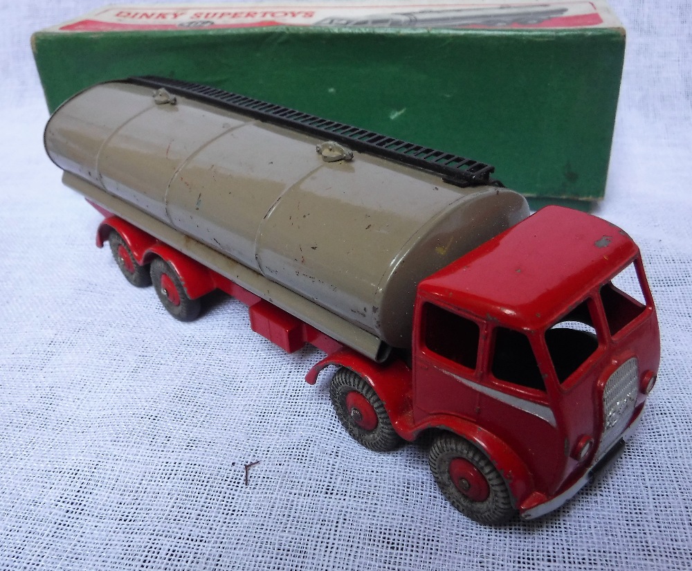 DINKY SUPERTOYS; A FODEN FLAT TRUCK (No 502), A Foden 14-ton Tanker (No 504) and a Guy Flat Truck ( - Image 3 of 5