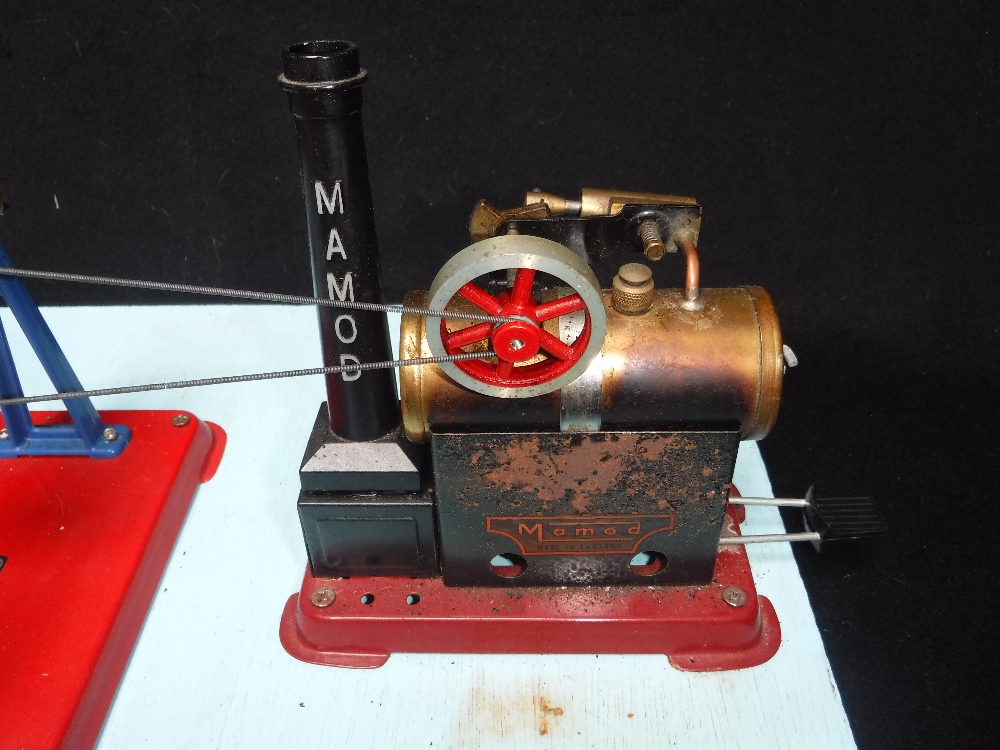 MAMOD: A STEAM ENGINE (sp1) with polishing machine, grinding machine and line shaft, all fixed to - Image 2 of 4