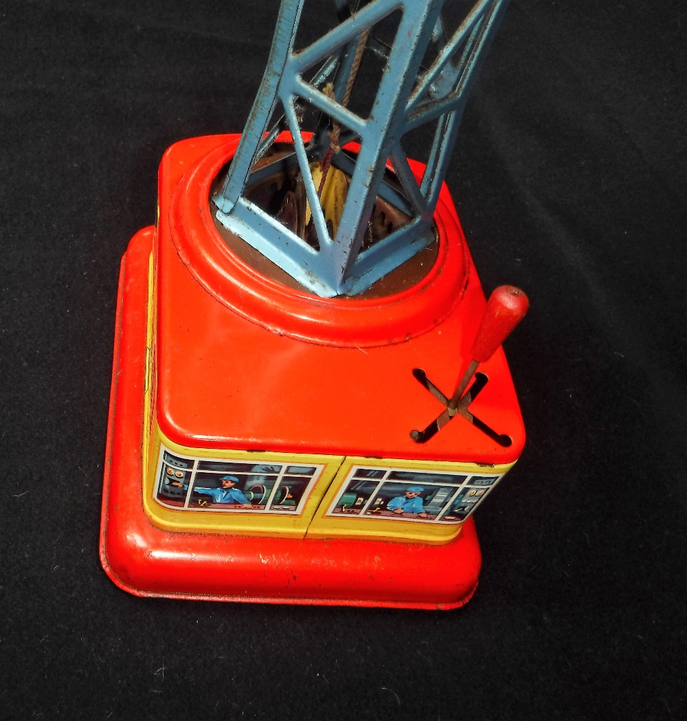 D.B.G.M. A VINTAGE TIN PLATE CLOCKWORK CRANE 23" high - Image 4 of 5