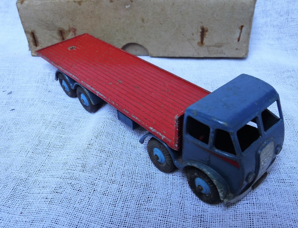 DINKY SUPERTOYS; A FODEN FLAT TRUCK (No 502), A Foden 14-ton Tanker (No 504) and a Guy Flat Truck ( - Image 2 of 5