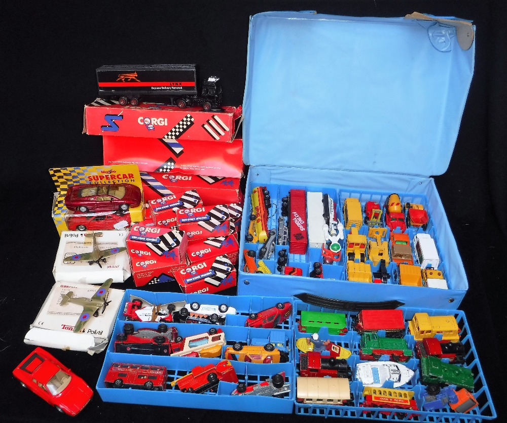 A COLLECTION OF LOOSE MATCHBOX and similar toy vehicles, some boxed Corgi trucks and others similar