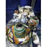 A SMALL COLLECTION OF CERAMICS including a lidded ink stand