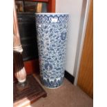 AN ORIENTAL BLUE AND WHITE CYLINDER STICK STAND 25.5" high x 10" dia