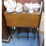 AN EDWARDIAN MAHOGANY GATELEG TABLE of slender form, 29.5" high x 25" wide