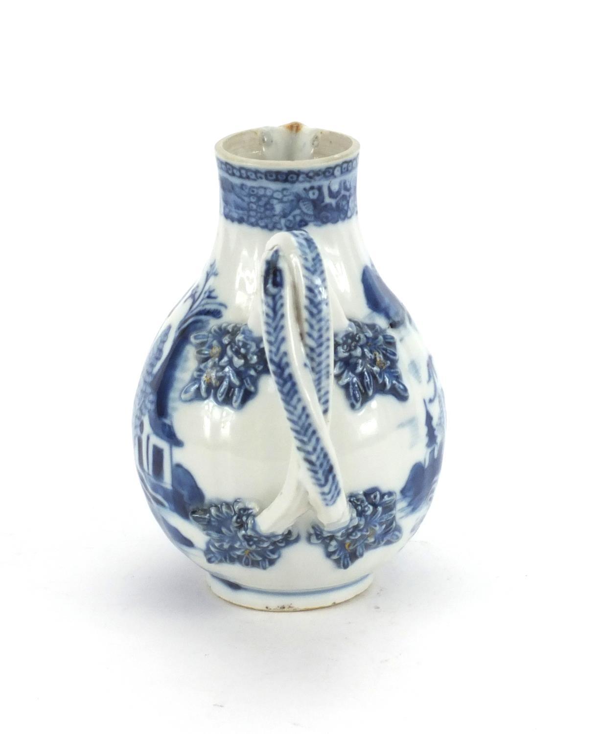 18th century Chinese blue and white porcelain sparrow beak jug, hand painted with willow pattern - Image 3 of 7