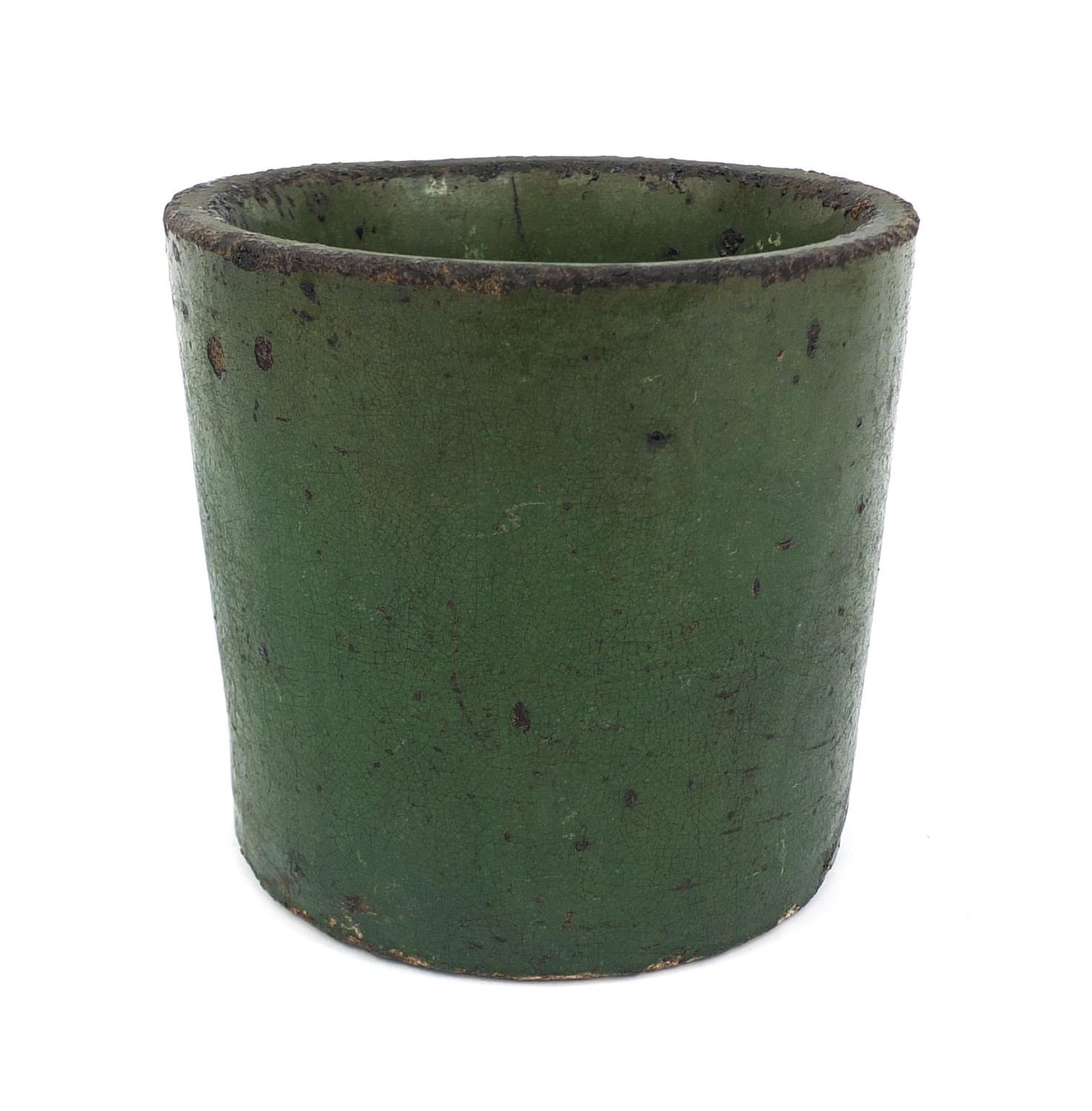 Chinese green glazed Scholars brush pot, the base decorated with a five claw dragon, 15.5cm high - Image 2 of 6