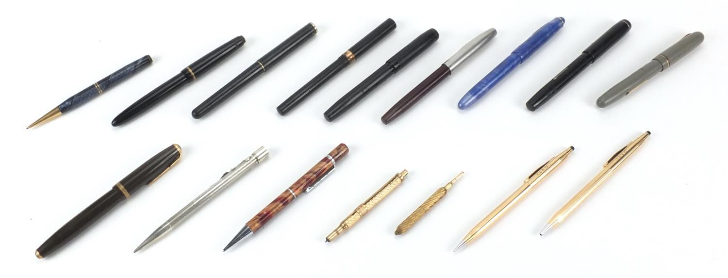 Fountain pens and propelling pencils including two Conway Stewart No.479, Parker duofold, Swan - Image 4 of 8