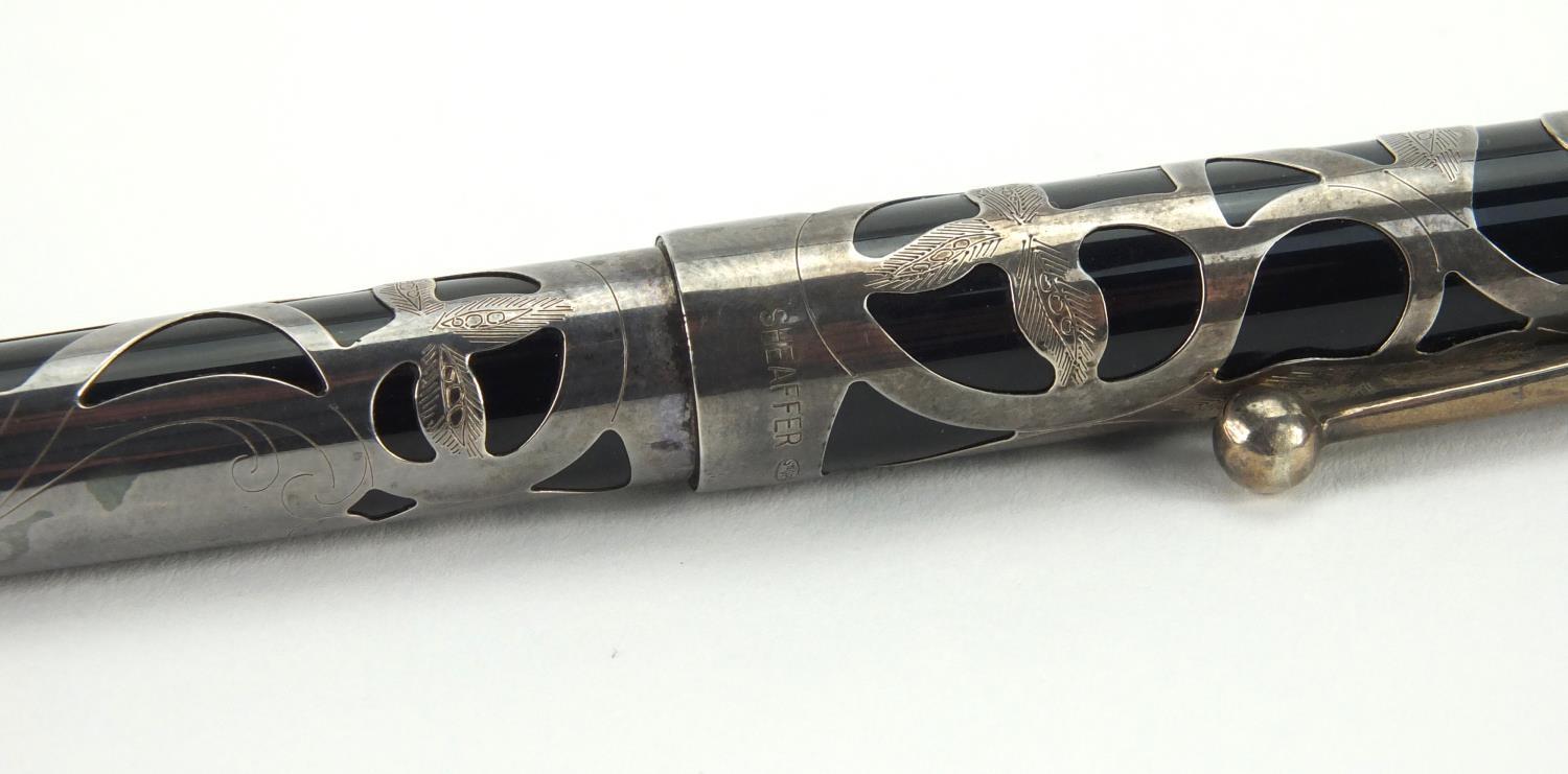 Sheaffer black fountain pen with floral sterling silver overlay and 18k gold nib - Image 4 of 6