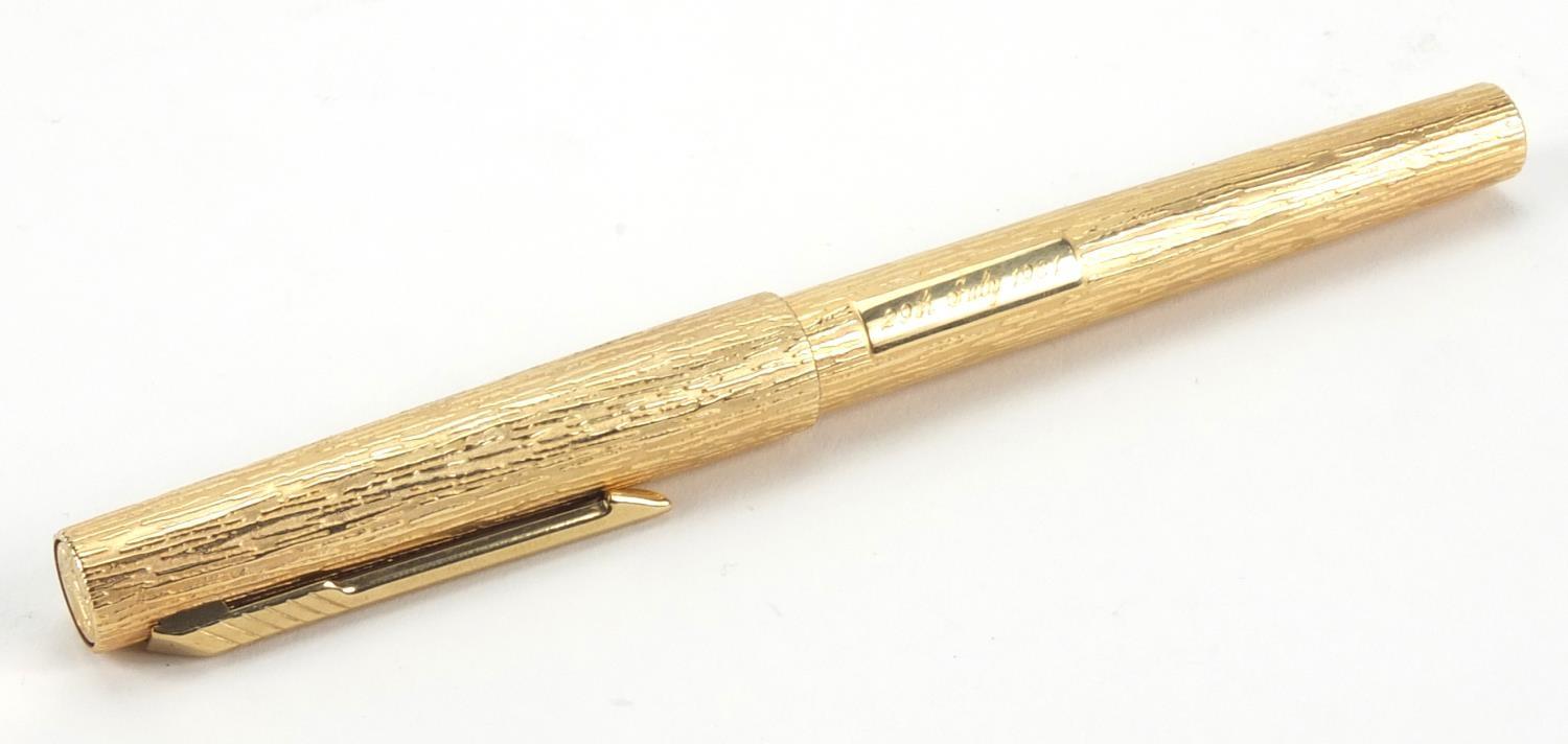 Limited edition rolled gold Parker 105 fountain pen, commemorating the wedding of The Prince of - Image 2 of 7