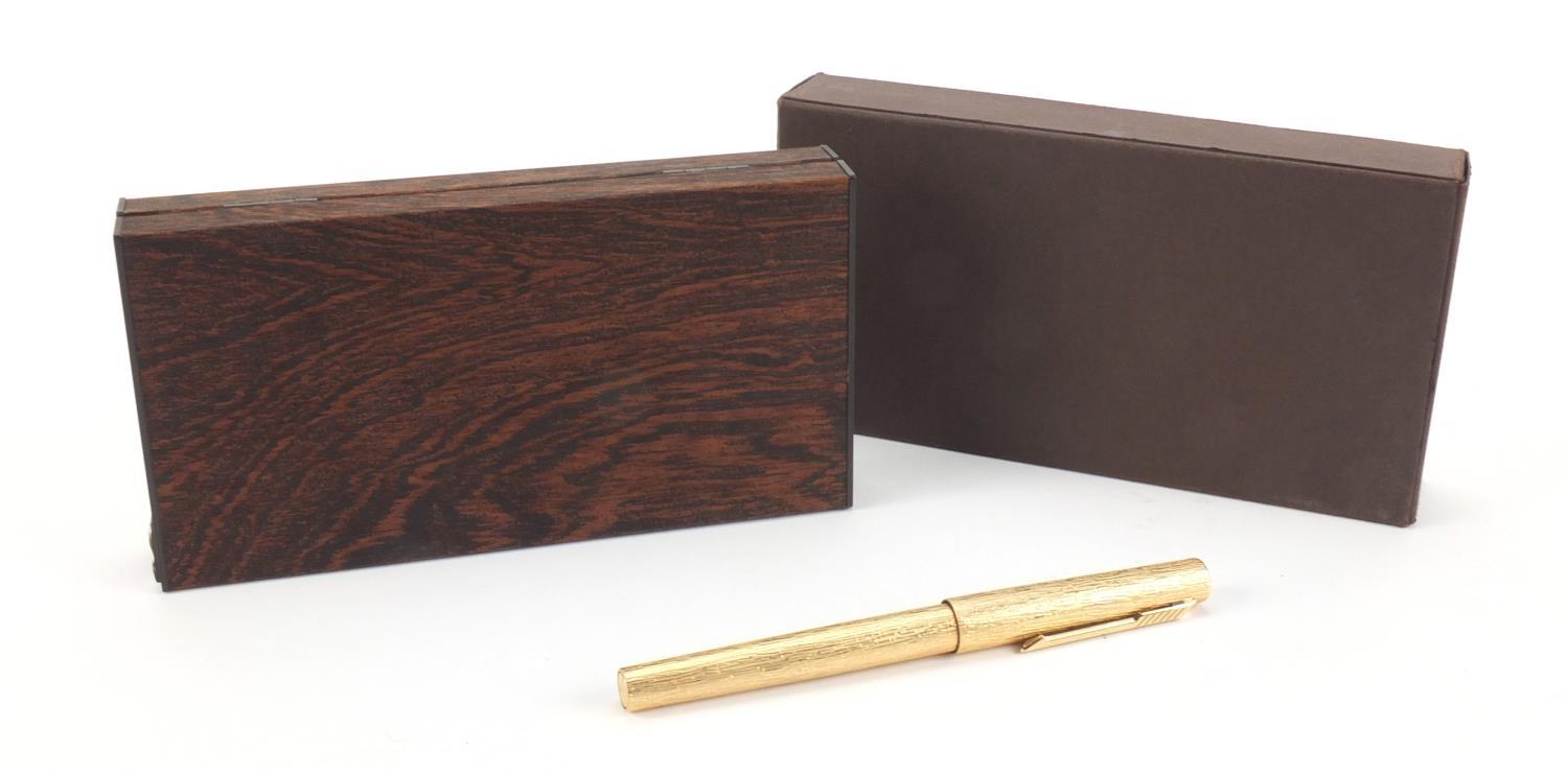 Limited edition rolled gold Parker 105 fountain pen, commemorating the wedding of The Prince of - Image 6 of 7