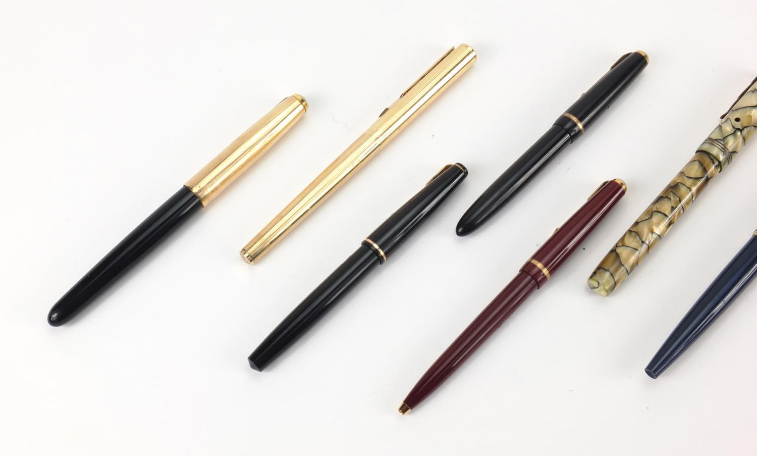 Vintage fountain and ballpoint pens including Parker and a marbleised Valentine example with gold - Image 9 of 10