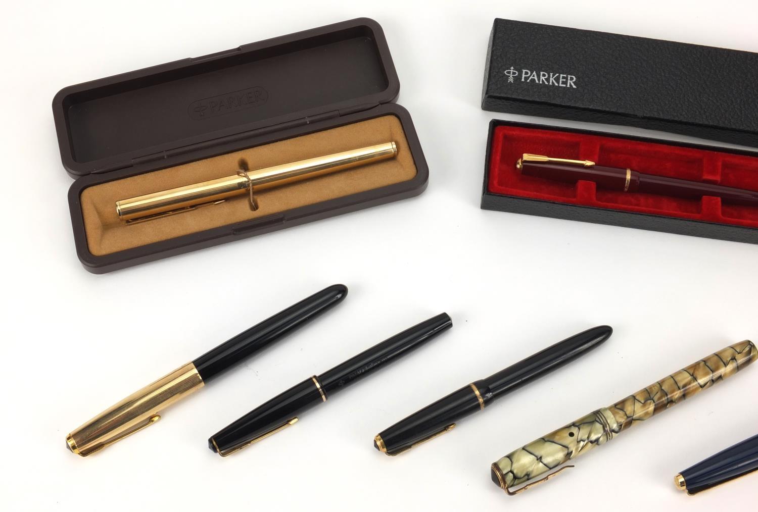 Vintage fountain and ballpoint pens including Parker and a marbleised Valentine example with gold - Image 2 of 10