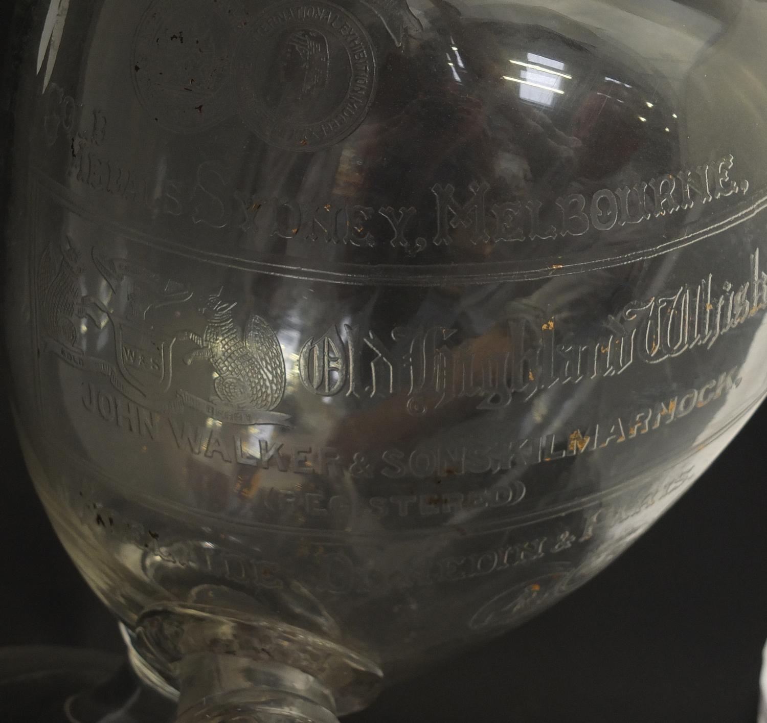 19th century John Walker & Sons engraved glass bar dispenser, engraved 'Old Highland Whiskey Gold - Image 3 of 7