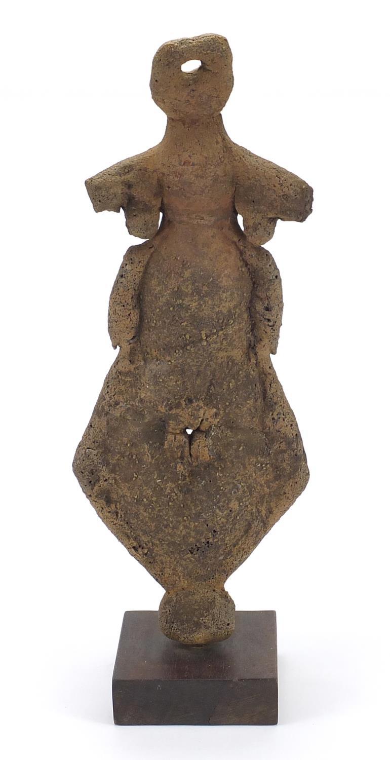 Ethnic stone carving of a goddess raised on a square wooden base, overall 62cm high : For further - Image 2 of 9