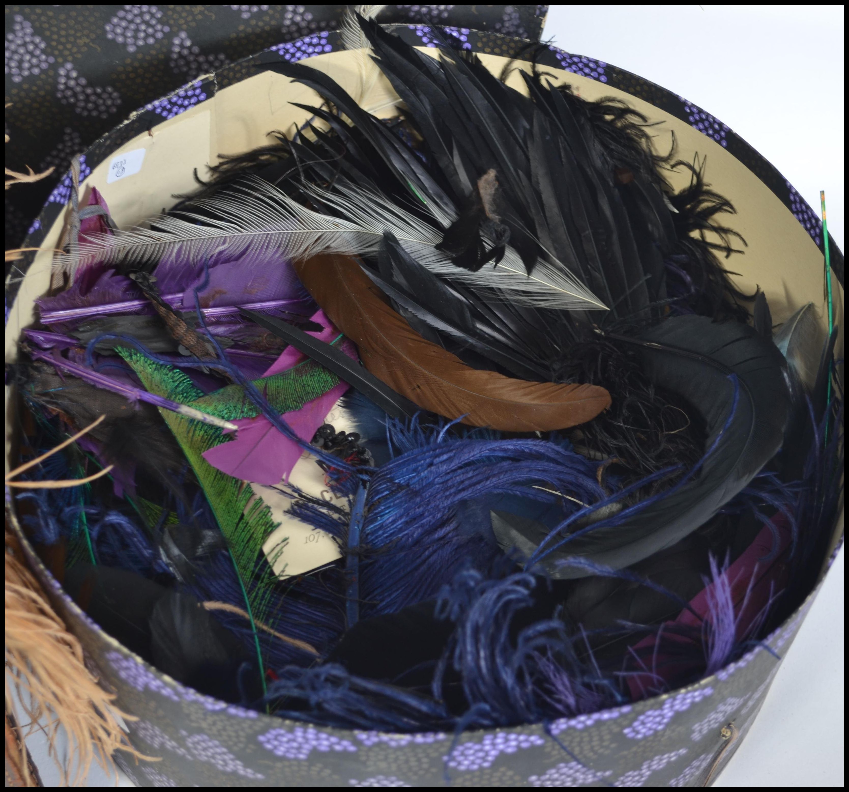 A large quantity of 20th century Milliners hat / fascinator feathers contained within a leather - Image 3 of 4