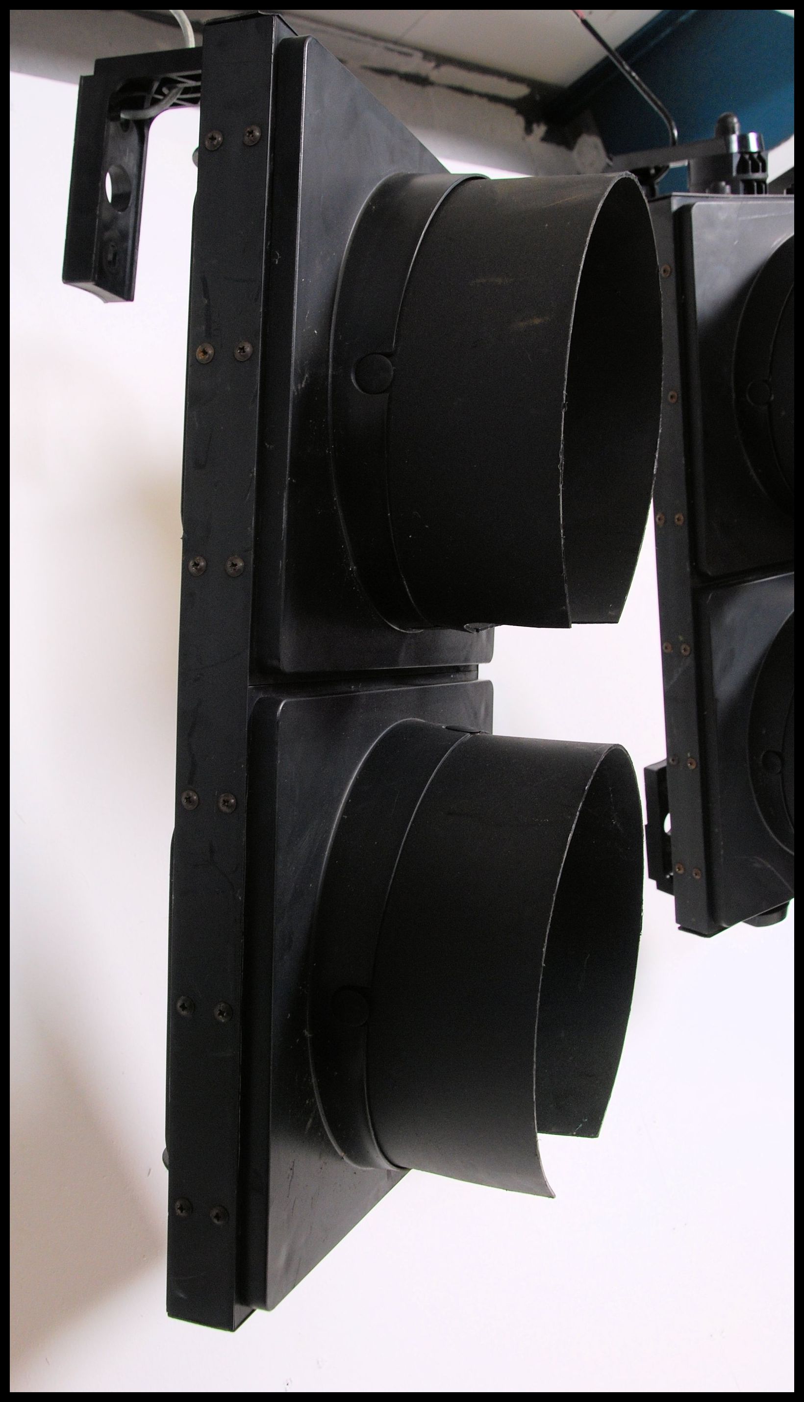 A pair of 20th century / modern LED Industrial traffic lights , the circular screes with hoods set - Image 2 of 4