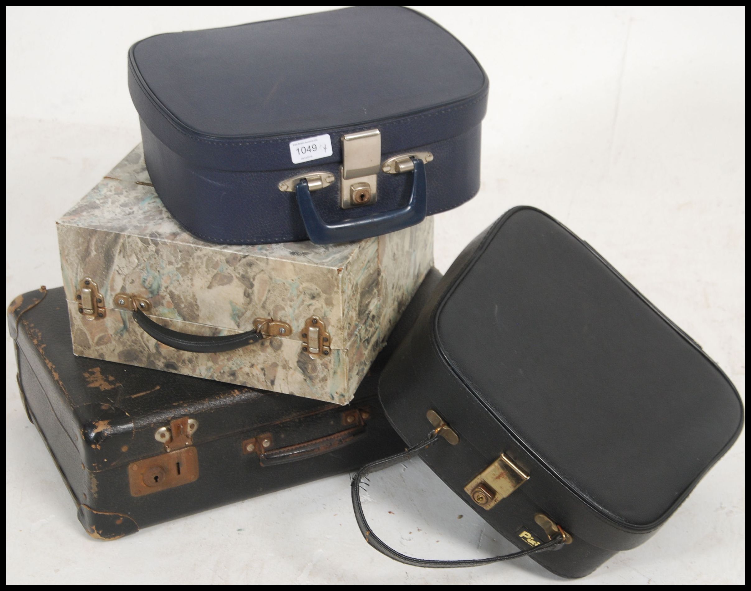 A collection of retro 20th century cases to include ladies vanity bags, suitcase etc please see - Image 2 of 4