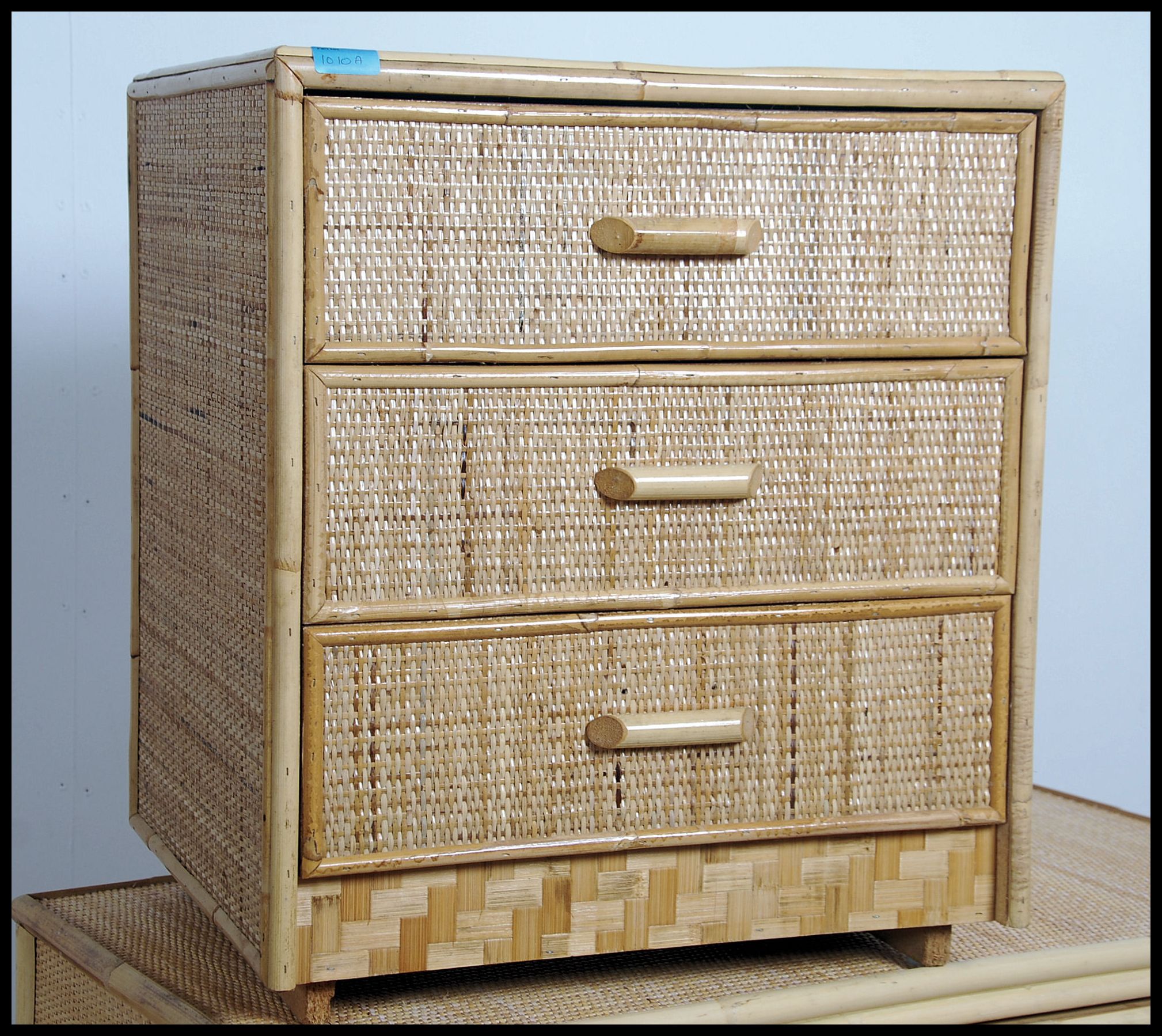 A set of three graduating 20th century whicker effect chest of drawers. Each Chest of drawers having - Image 2 of 4