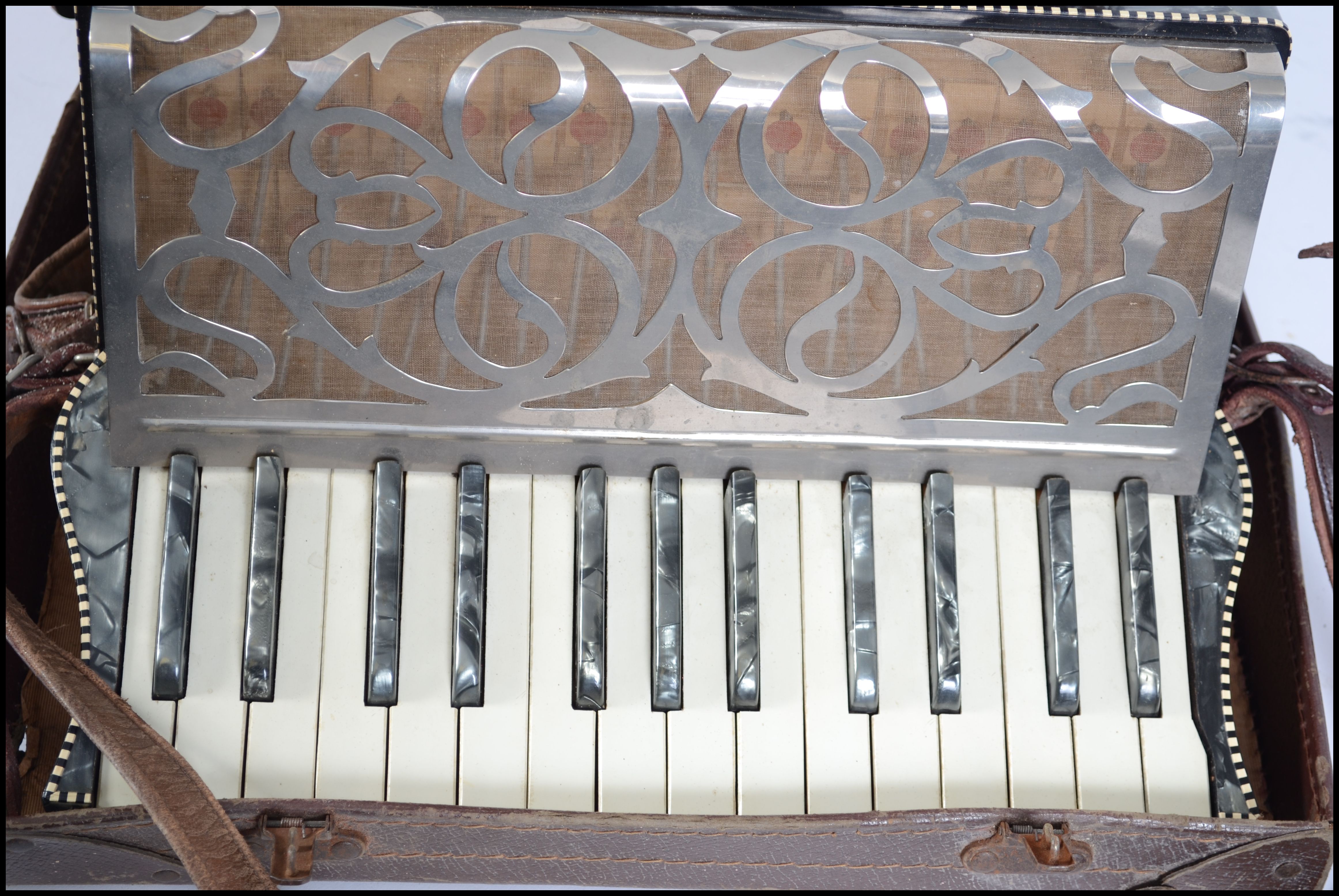 A vintage Italian Casali Verona piano accordion being twin octave with mother of pearl inlay being - Image 2 of 4