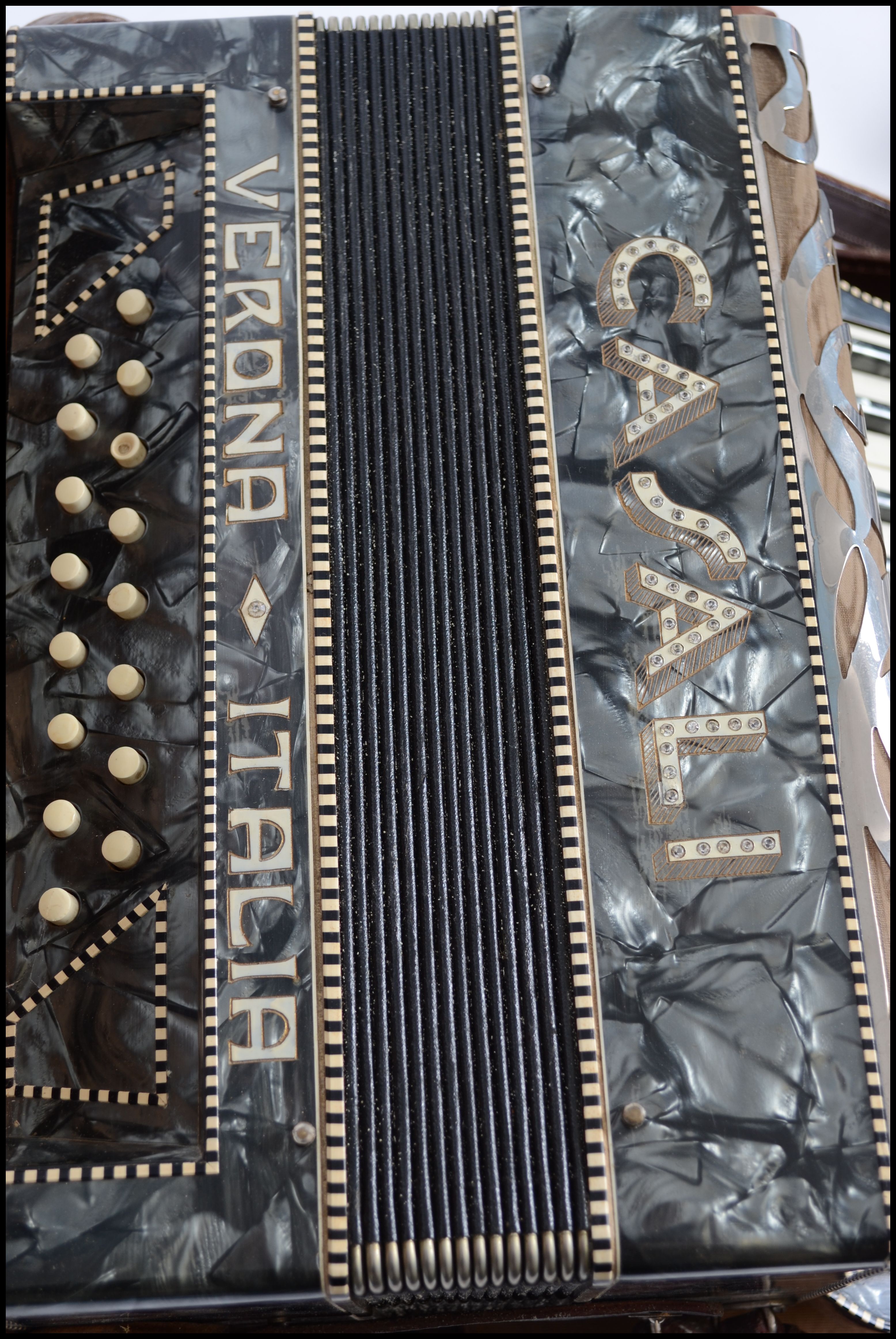 A vintage Italian Casali Verona piano accordion being twin octave with mother of pearl inlay being - Image 3 of 4