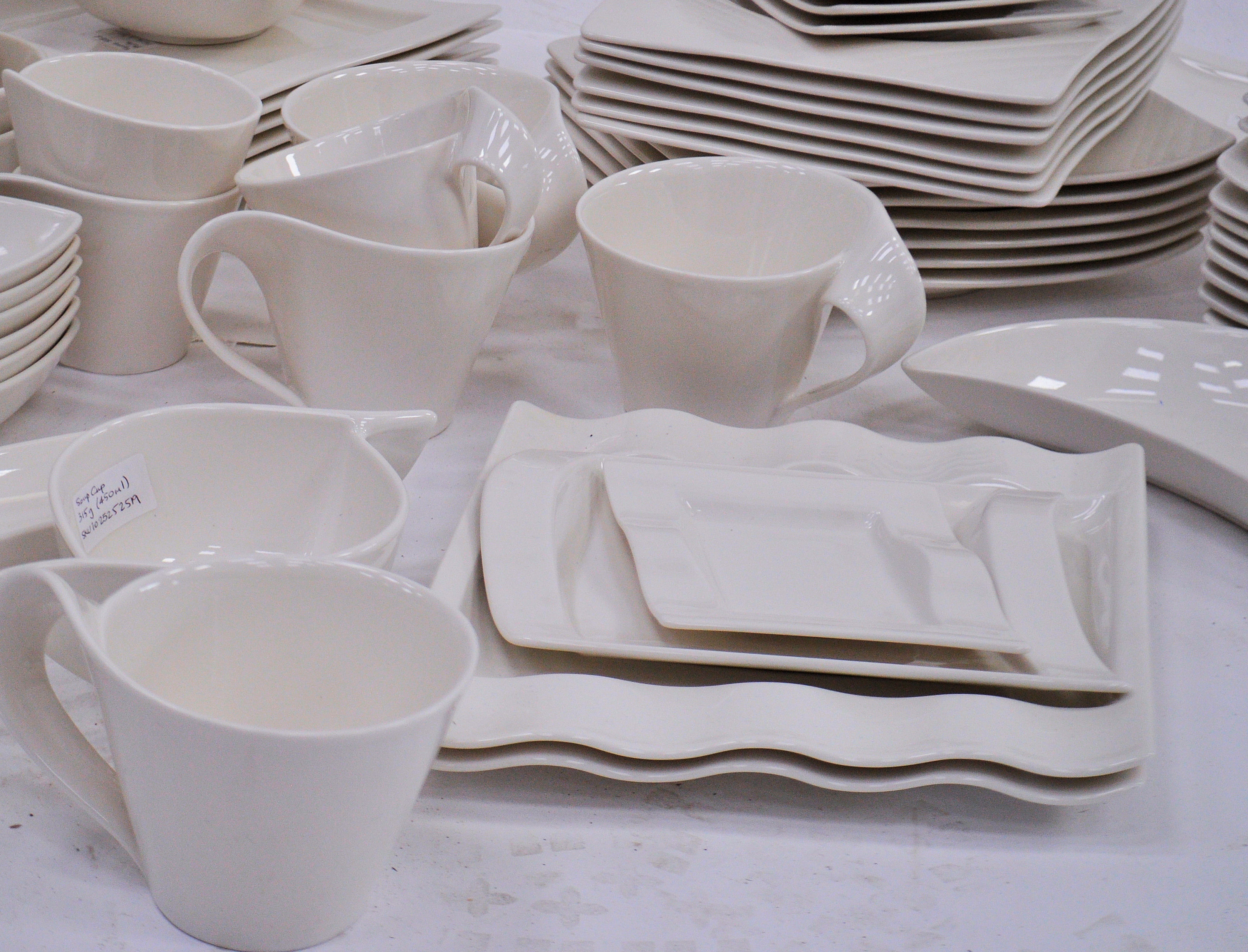 A stunning extensive Villeroy & Boch ' New Wave Premium ' dinner and tea service, 135 pieces in - Image 6 of 6