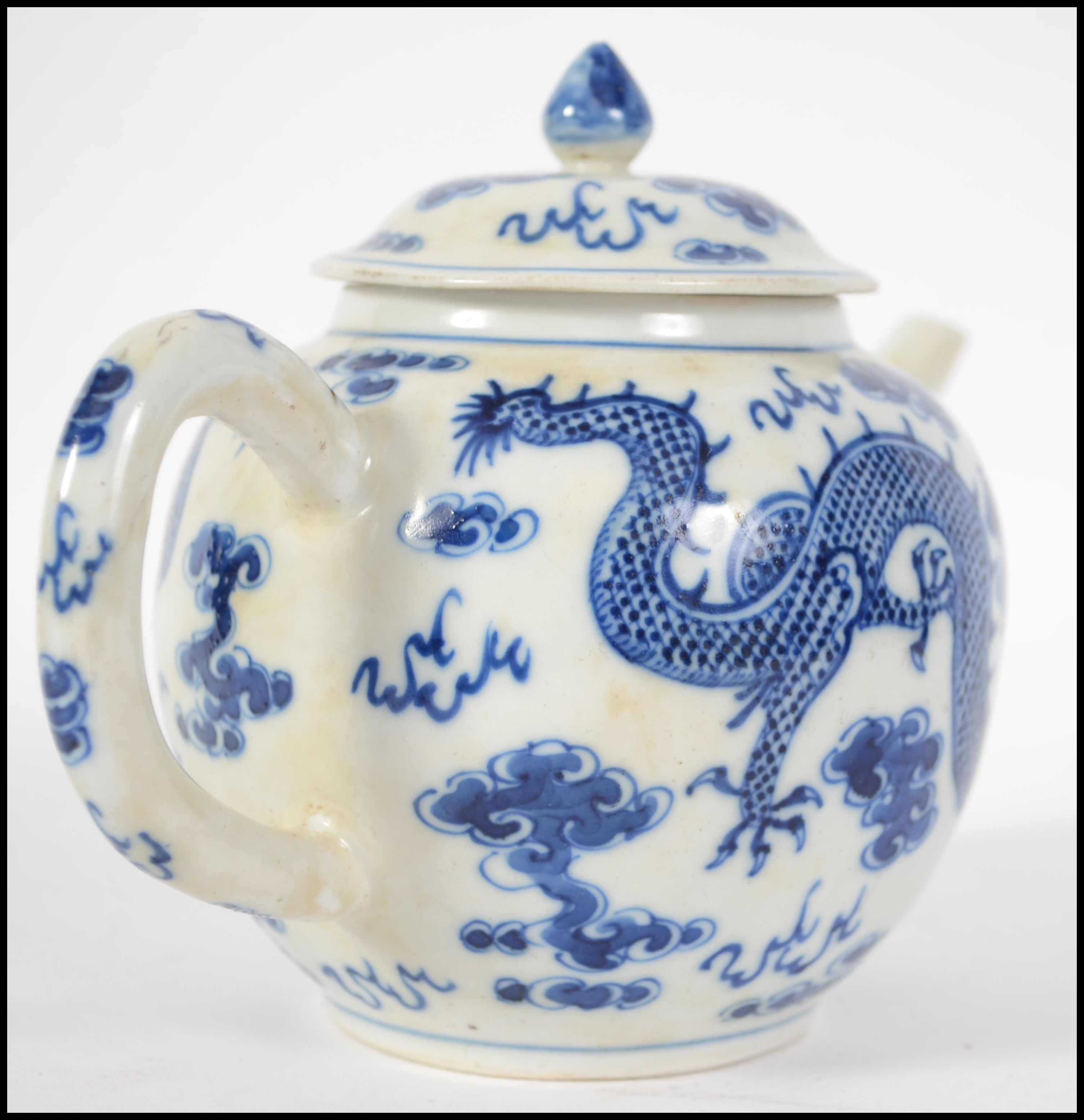 A late 19th Century Chinese blue and white teapot - Image 3 of 6